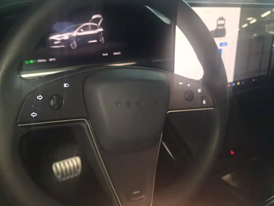 Tesla Model X 2024 — фото 12