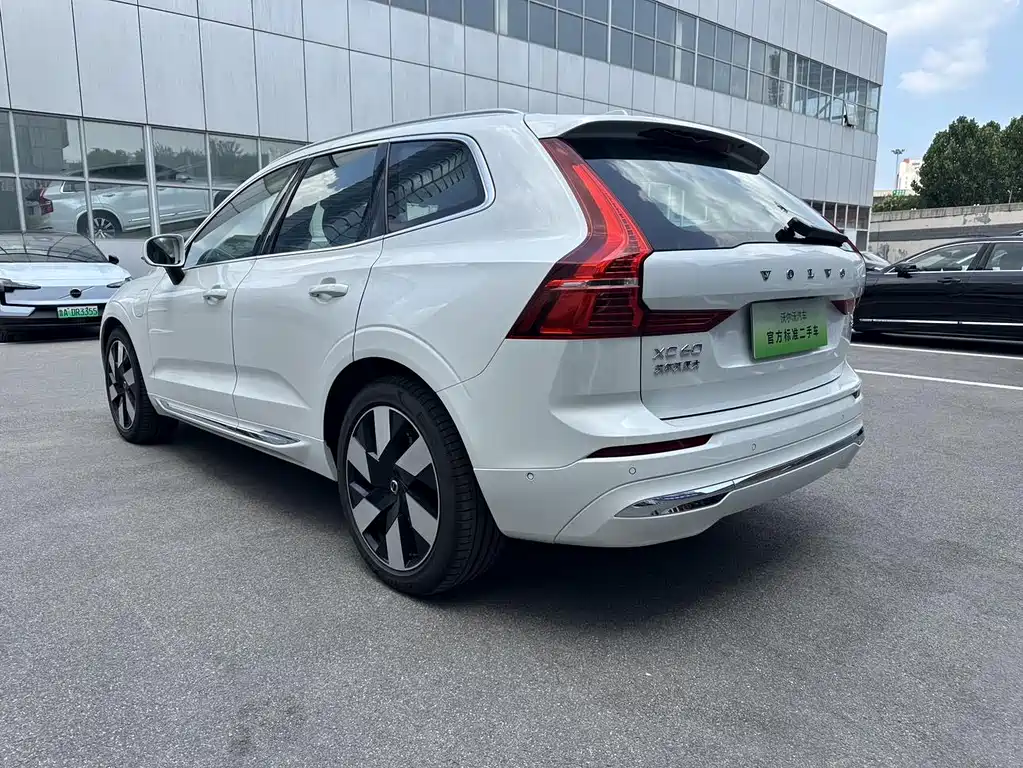 Volvo XC60 Plug-In Hybrid 2024 — фото 13