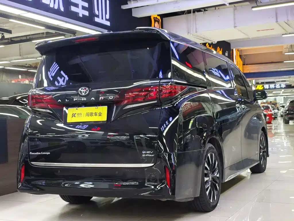 Toyota Alphard 2024 — фото 4