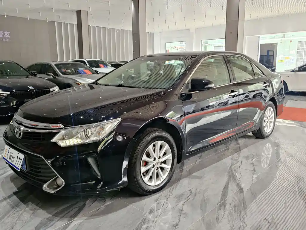 Toyota Camry 2015 — фото 1
