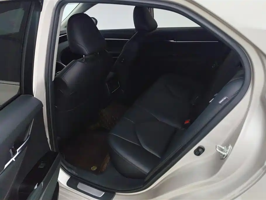 Toyota Camry 2021 — фото 11