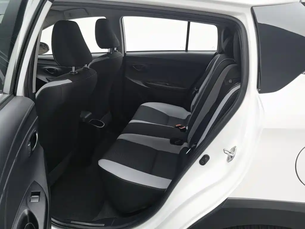 Toyota Yaris L 2020 — фото 15