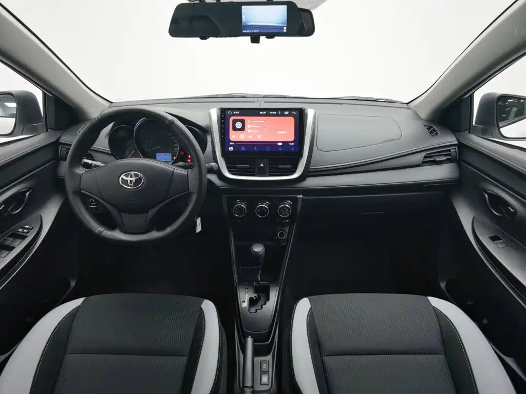 Toyota Yaris L 2020