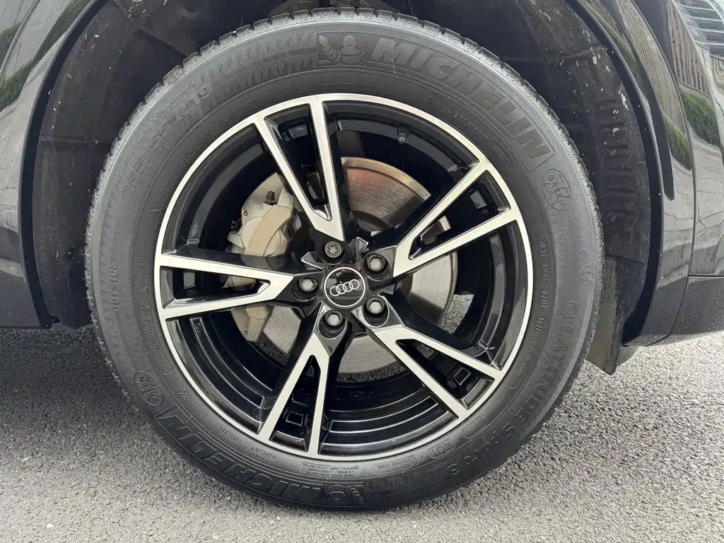 Audi Q5L 2023 — фото 17