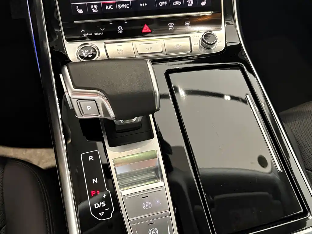 Audi Q8 2024 — фото 11