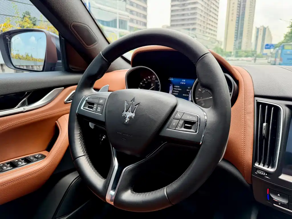 Maserati Levante 2017 — фото 27