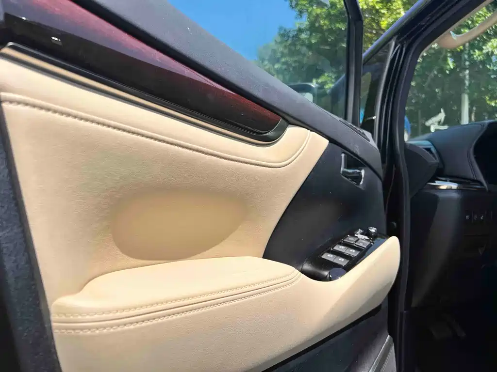 Toyota Alphard 2017 — фото 11