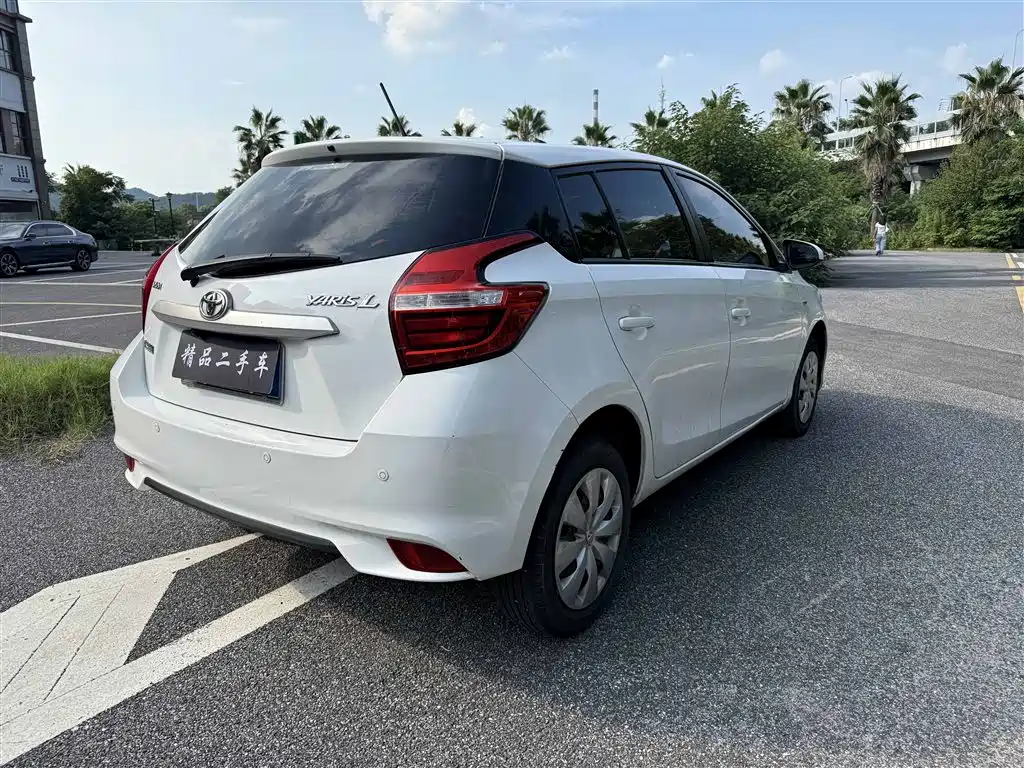Toyota Yaris L 2021