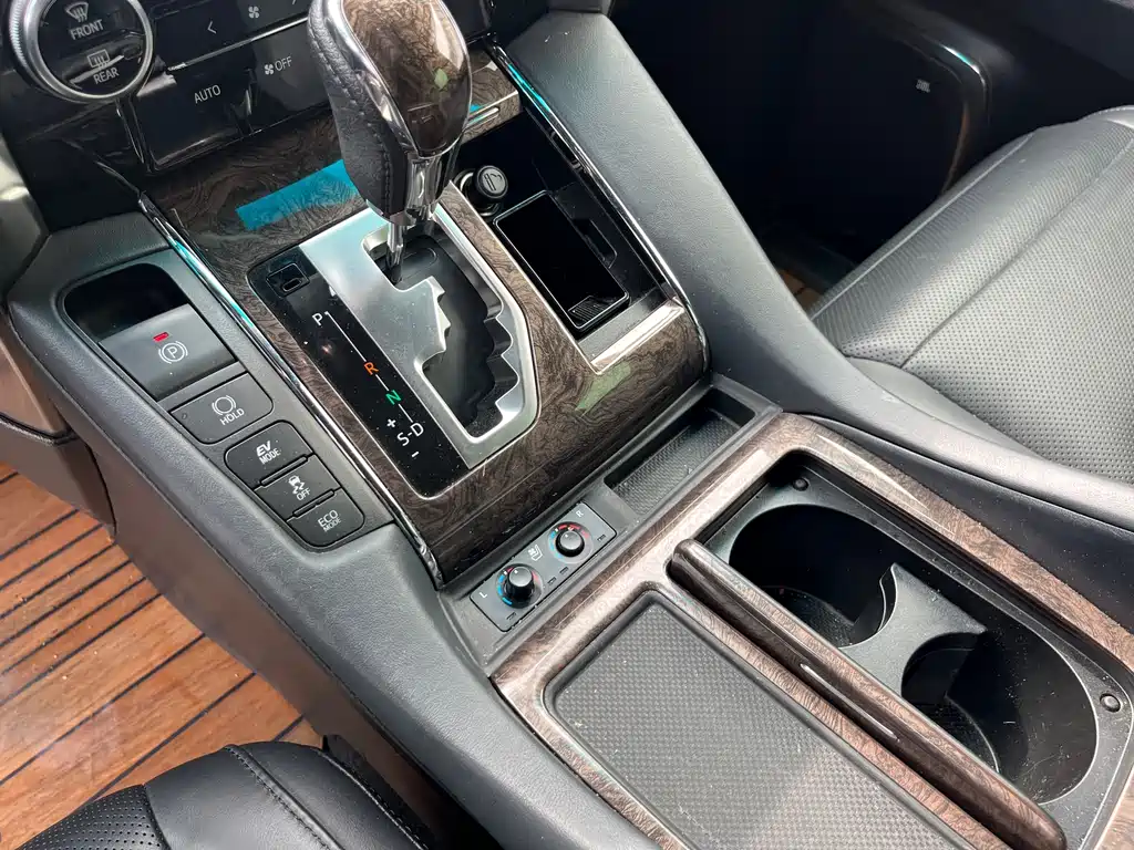 Toyota Vellfire 2021 — фото 13