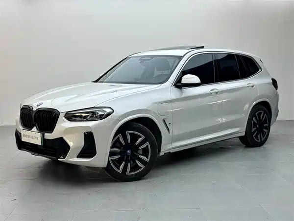 BMW iX3 2025