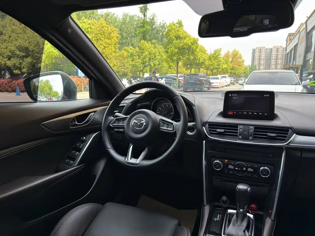 Mazda CX-4 2018 — фото 11