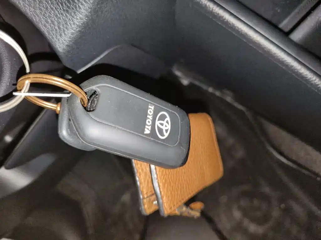 Toyota Yaris L 2020 — фото 12