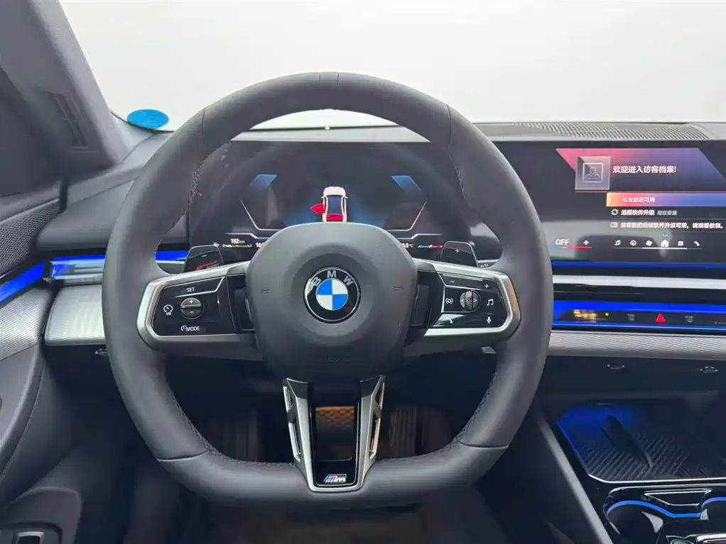 BMW 5 Series 2025 — фото 14