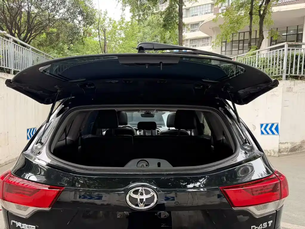 Toyota Highlander 2020 — фото 13