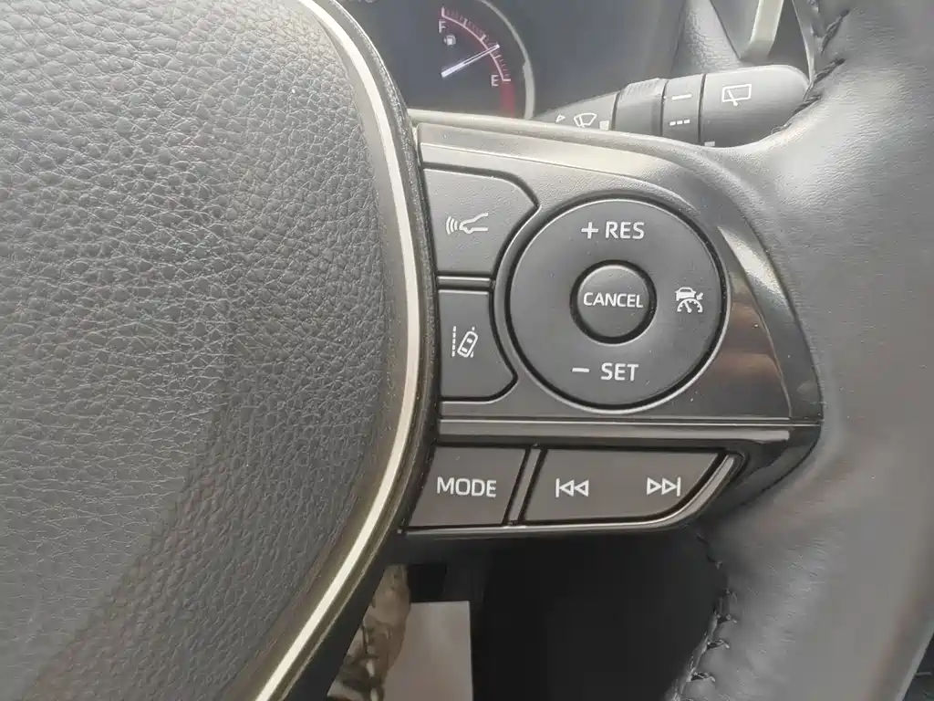 Toyota RAV4 2021 — фото 17