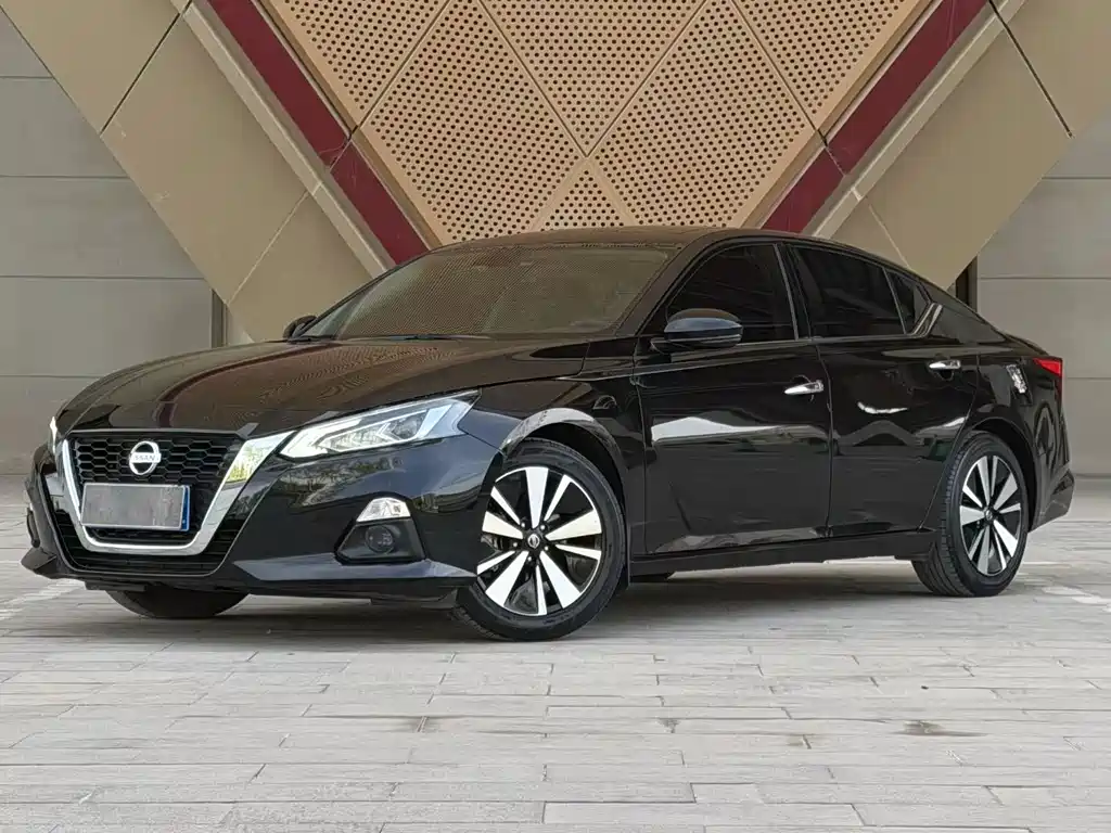 Nissan Teana 2022 — фото 1