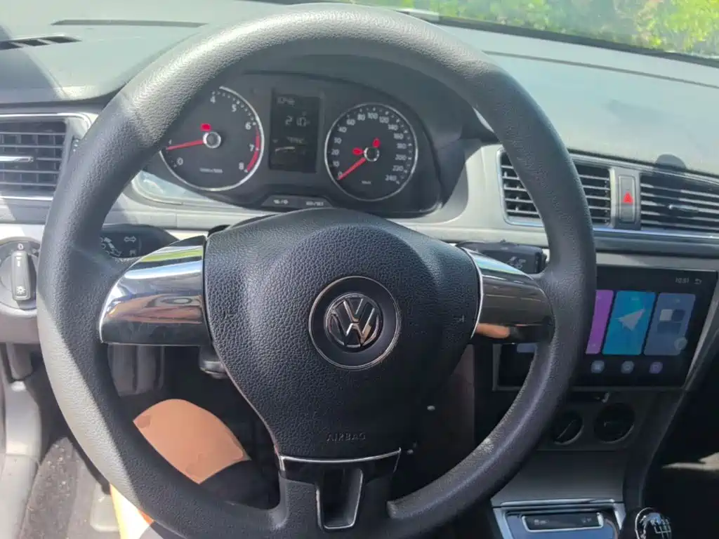 Volkswagen Lavida 2015 — фото 11