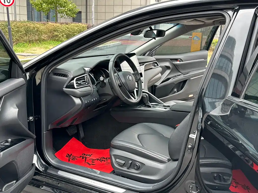 Toyota Camry 2023 — фото 4