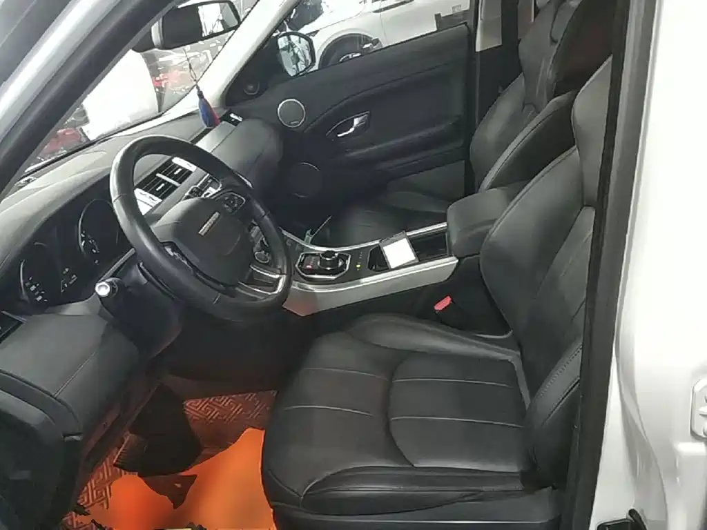 Land Rover Evoque 2018 — фото 15