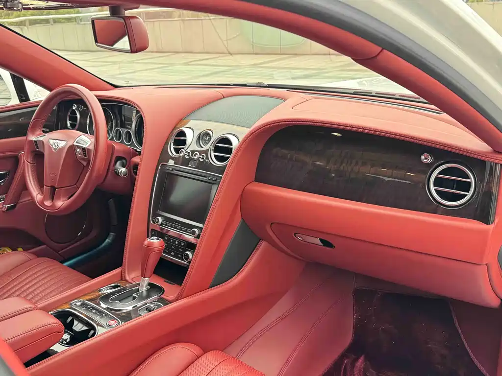Bentley Flying Spur 2018 — фото 17