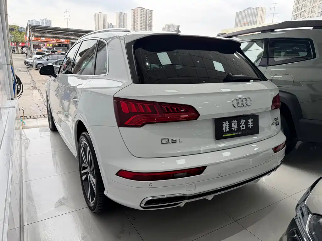 Audi Q5L 2021 — фото 12