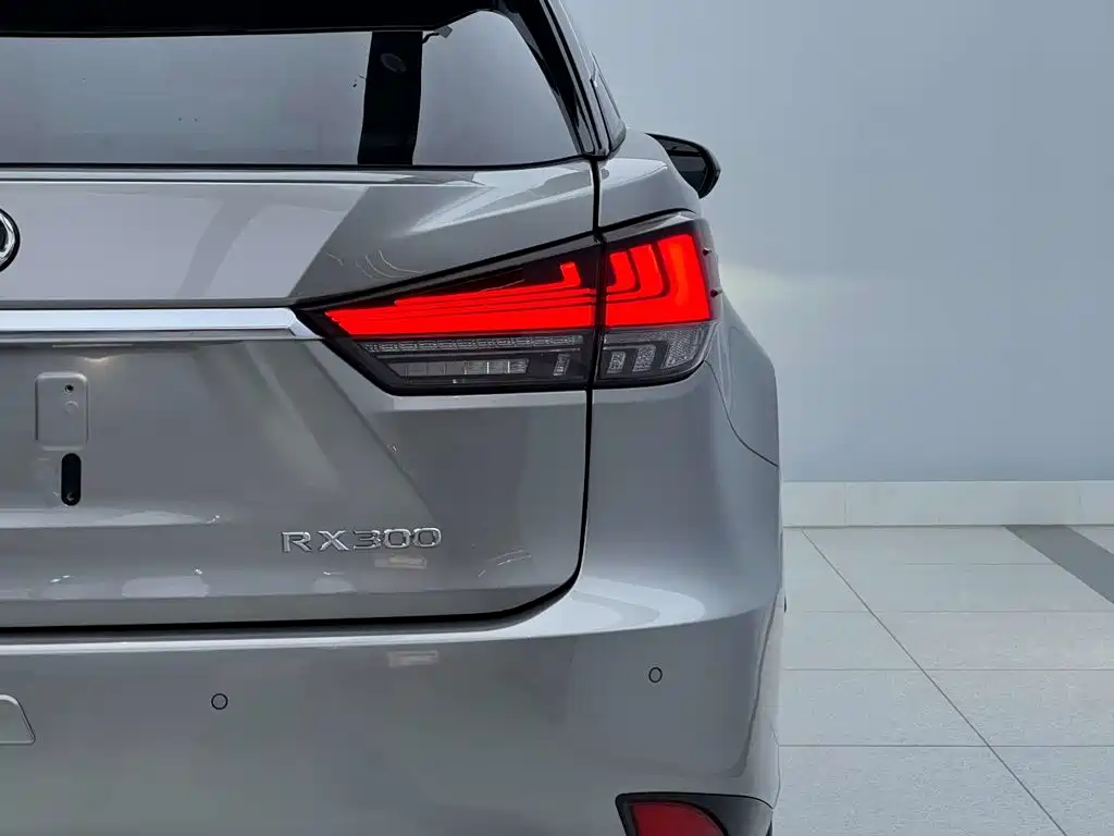 Lexus RX 2022