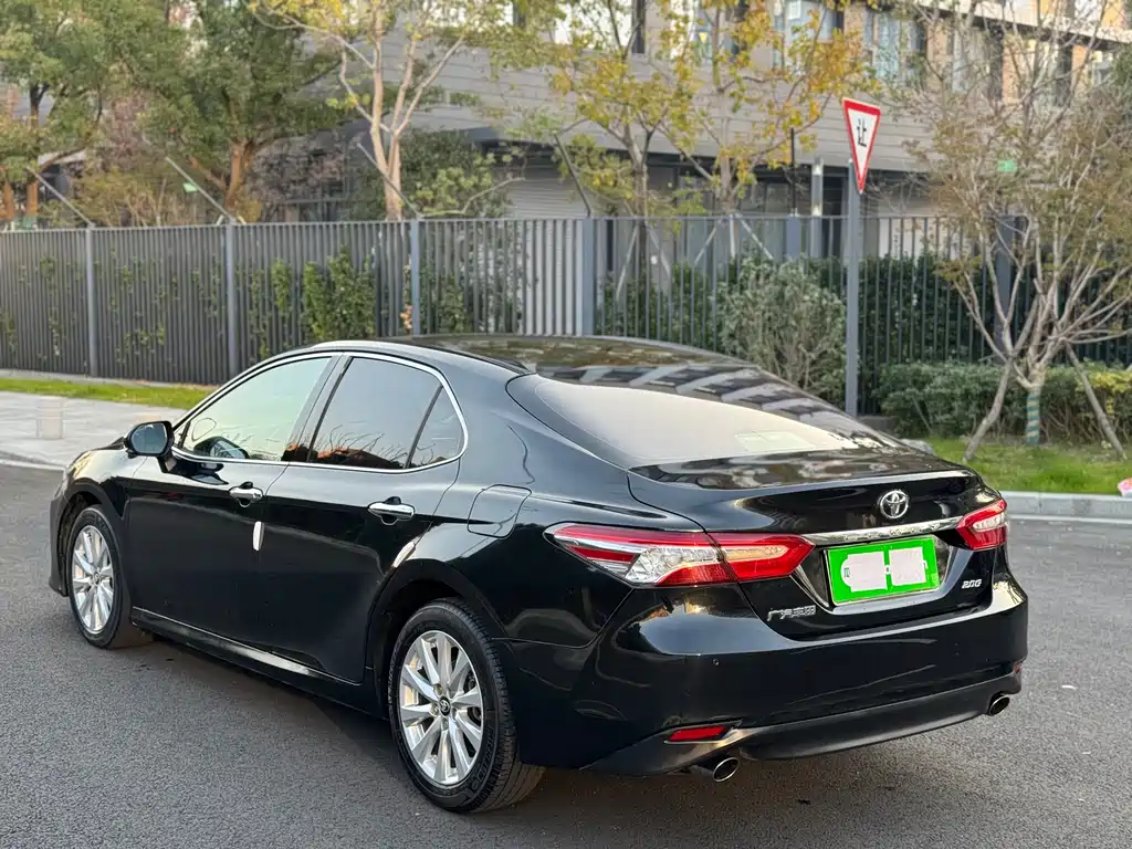 Toyota Camry 2020 — фото 4