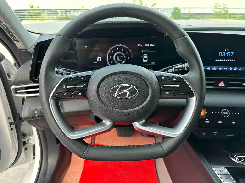Hyundai Elantra 2022 — фото 11