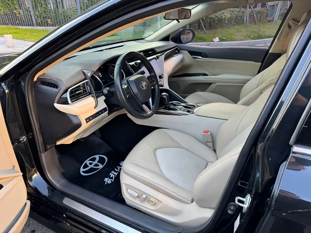 Toyota Camry 2020 — фото 7
