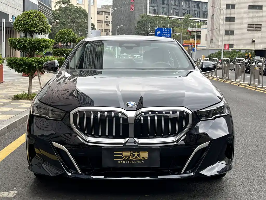 BMW 5 Series 2025 — фото 2