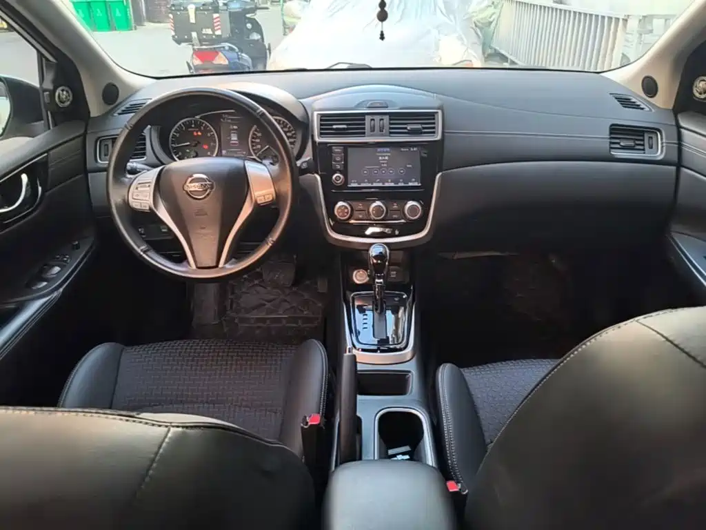 Nissan Tiida 2018 — фото 10