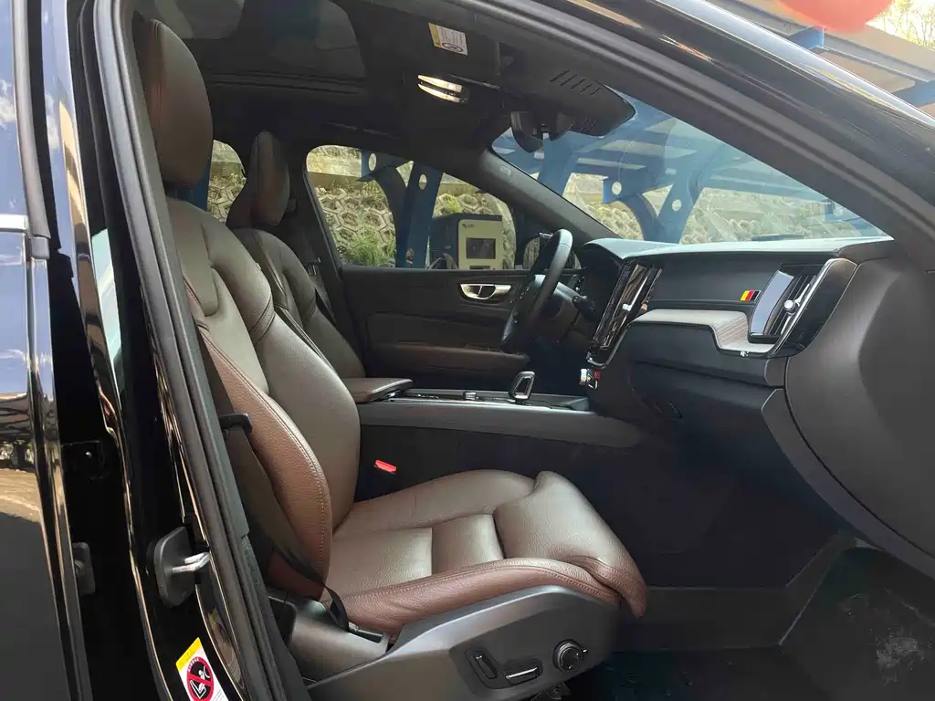 Volvo XC60 PHEV 2022 — фото 12