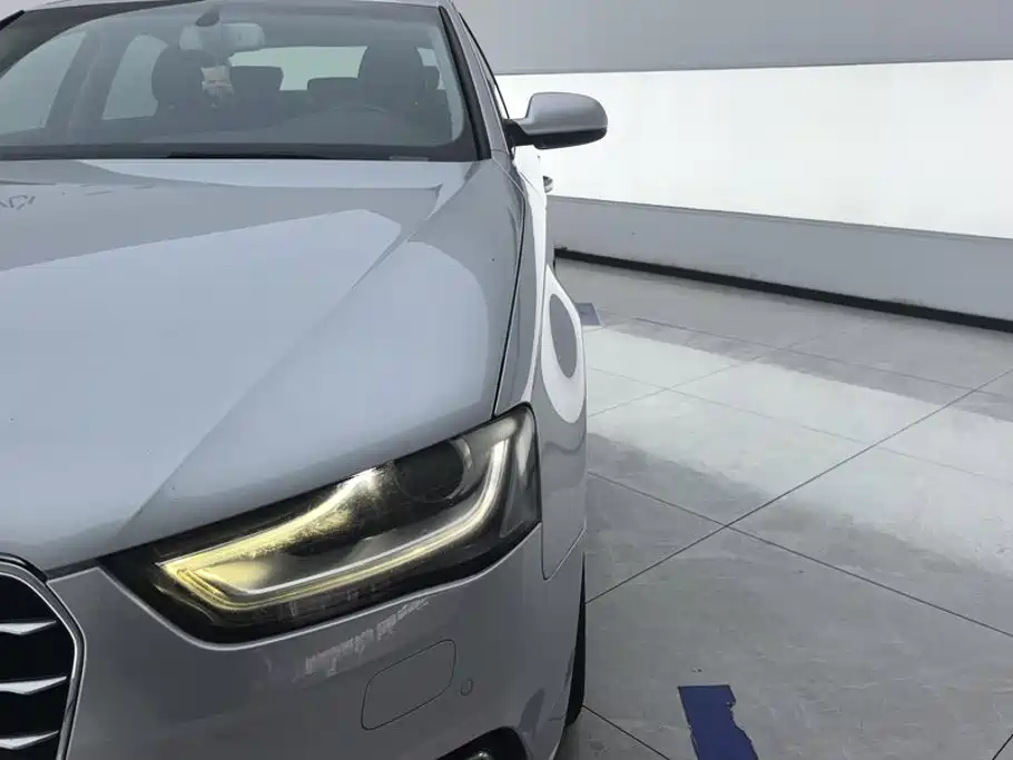 Audi A4L 2016