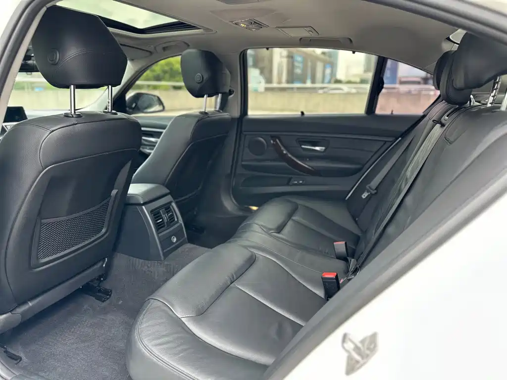 BMW 3 Series 2015 — фото 17