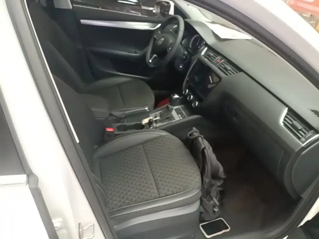 Skoda Octavia 2020 — фото 25