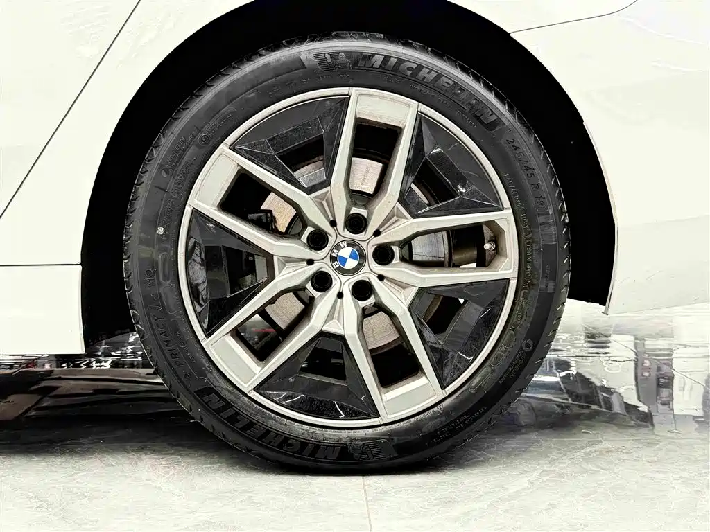 BMW 5 Series 2025 — фото 6