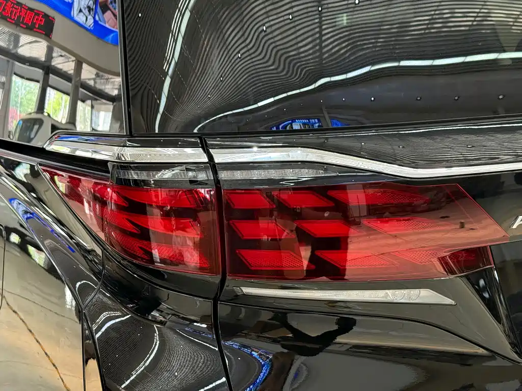 Toyota Alphard — фото 11