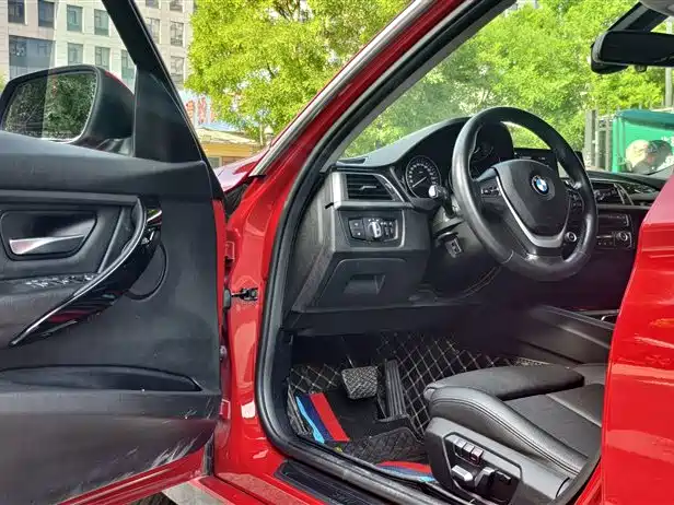 BMW 3 Series 2019 — фото 19