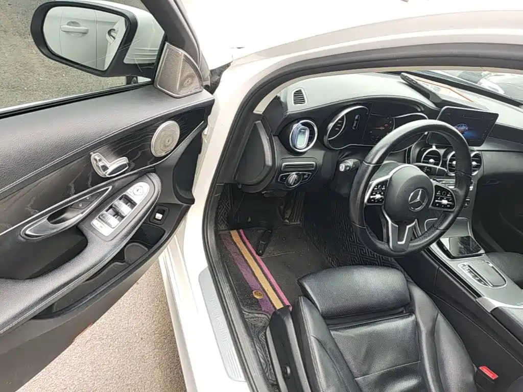 Mercedes-Benz C-Class 2019 — фото 16