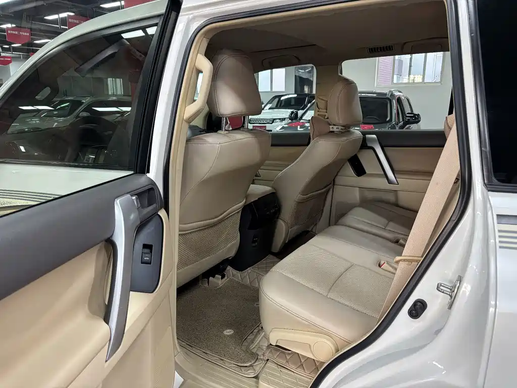 Toyota Prado 2016 — фото 11