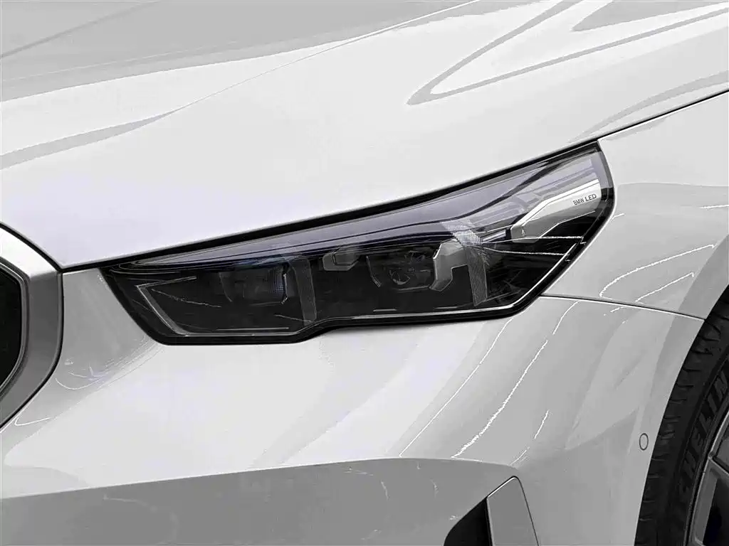 BMW 5 Series 2025 — фото 3