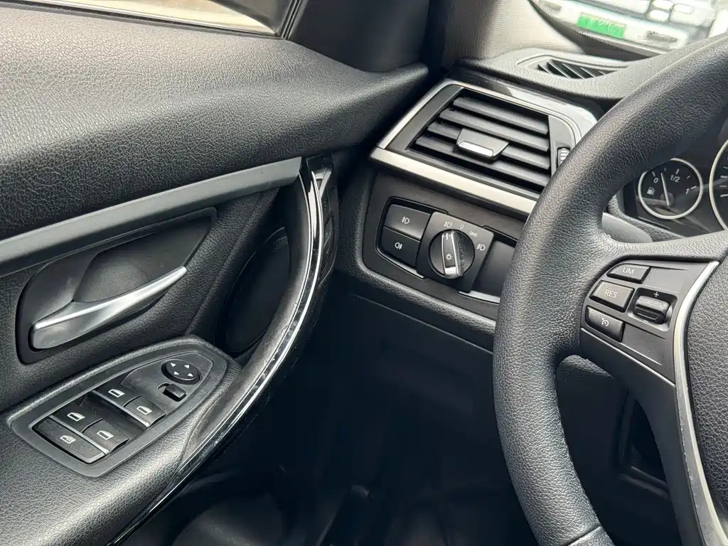 BMW 3 Series 2016 — фото 17