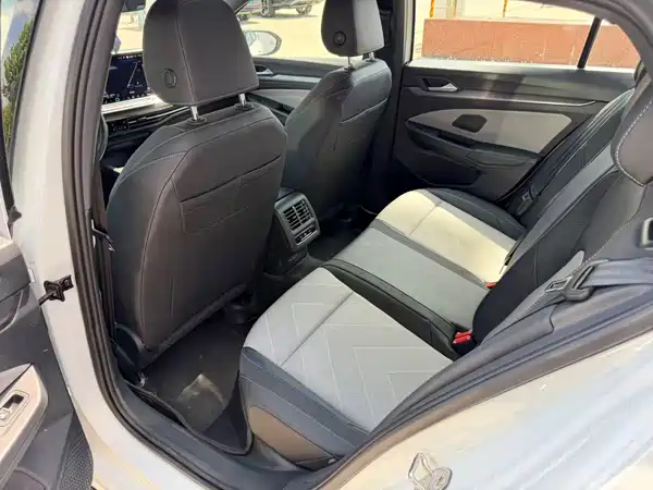 Volkswagen Golf 2025
