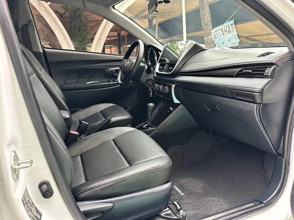Toyota Yaris L 2020 — фото 18