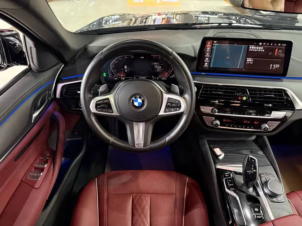 BMW 5 Series 2021 — фото 10