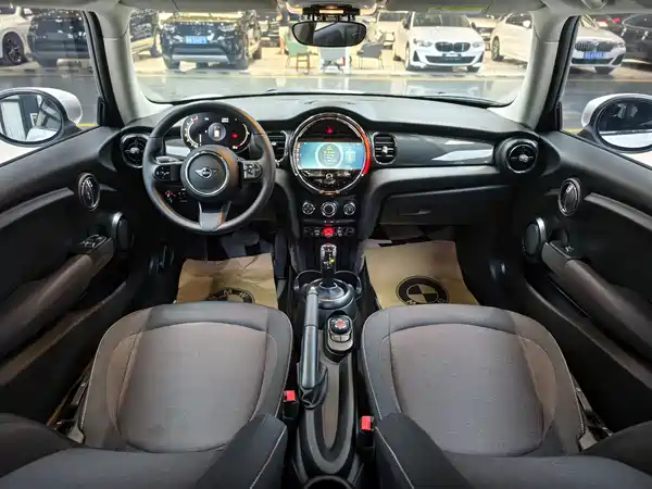 MINI MINI 2023