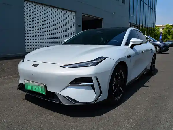 Geely Galaxy E8 2025