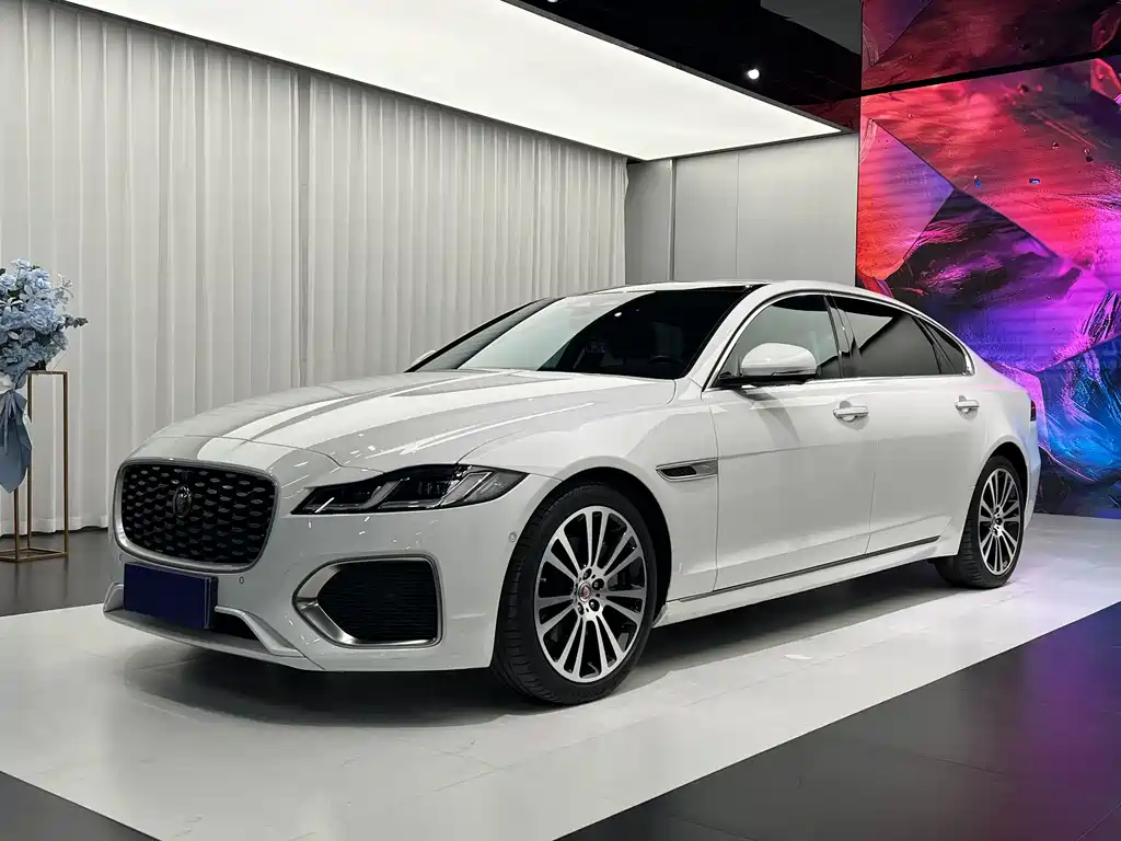 Jaguar XFL 2021 — фото 1