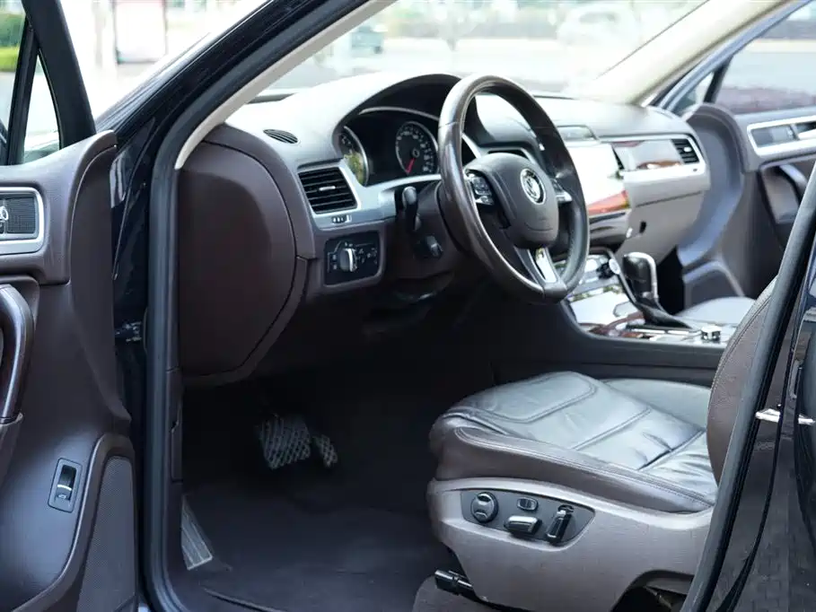 Volkswagen Touareg 2015 — фото 20