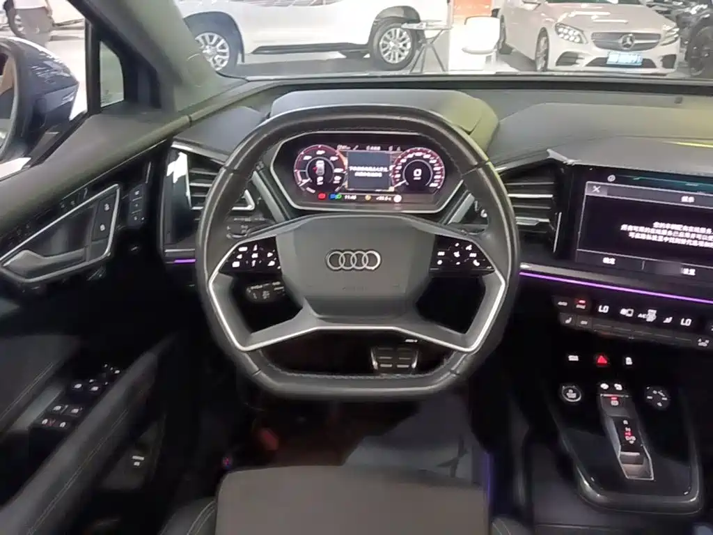 Audi Q4 E-Tron 2023 — фото 11